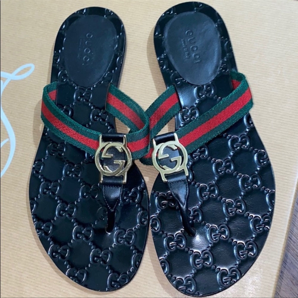 GUCCI GG LOGO THONG SANDALS (black, red & green)